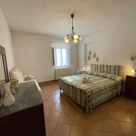 Country house Agriturismo Podere Le Tombe *