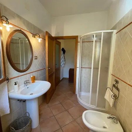 Agriturismo Podere Le Tombe Casa di campagna Palaia